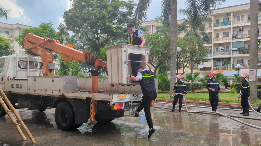 Nhân viên Kians thực hiện cứu người bị nạn