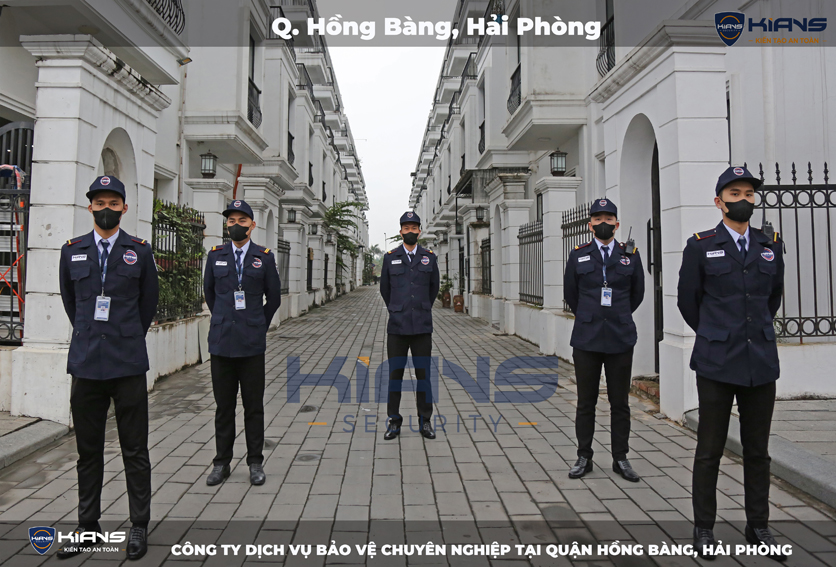 Các nhân viên bảo vệ ở một khu đô thị tại quận Hồng Bàng Hải Phòng